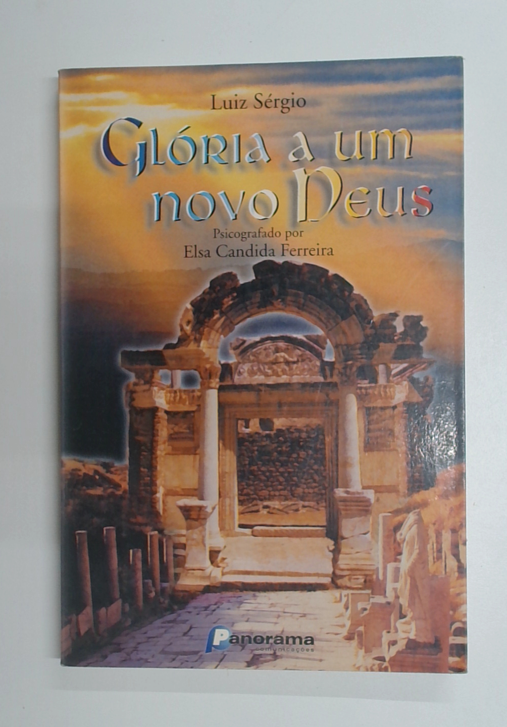 Capa do livro Glória a um Novo Deus