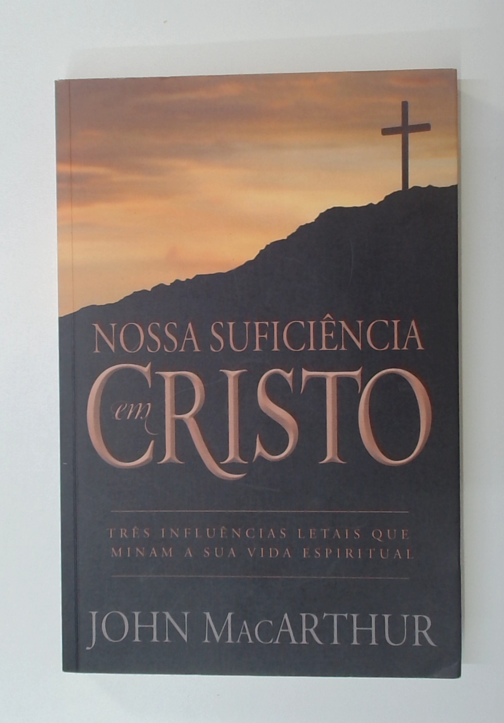 Capa do livro Nossa Suficiência em Cristo