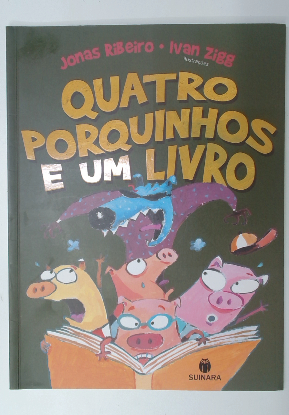 Capa do livro Quatro Porquinhos e um Livro