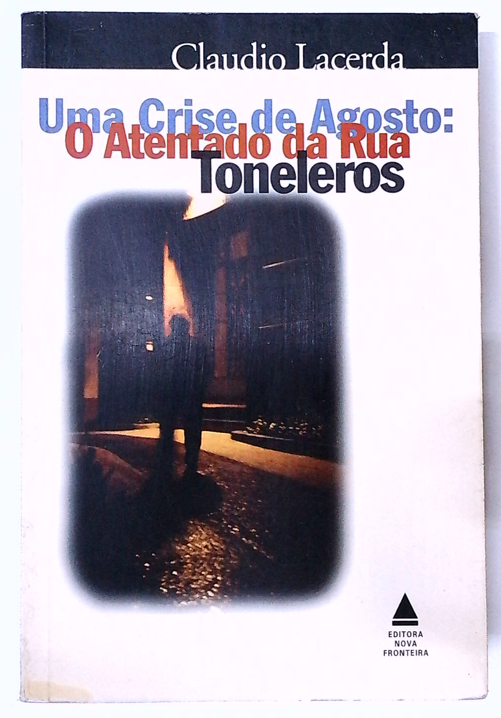 Capa do livro Uma Crise de Agosto: o Atentado da Rua Toneleros