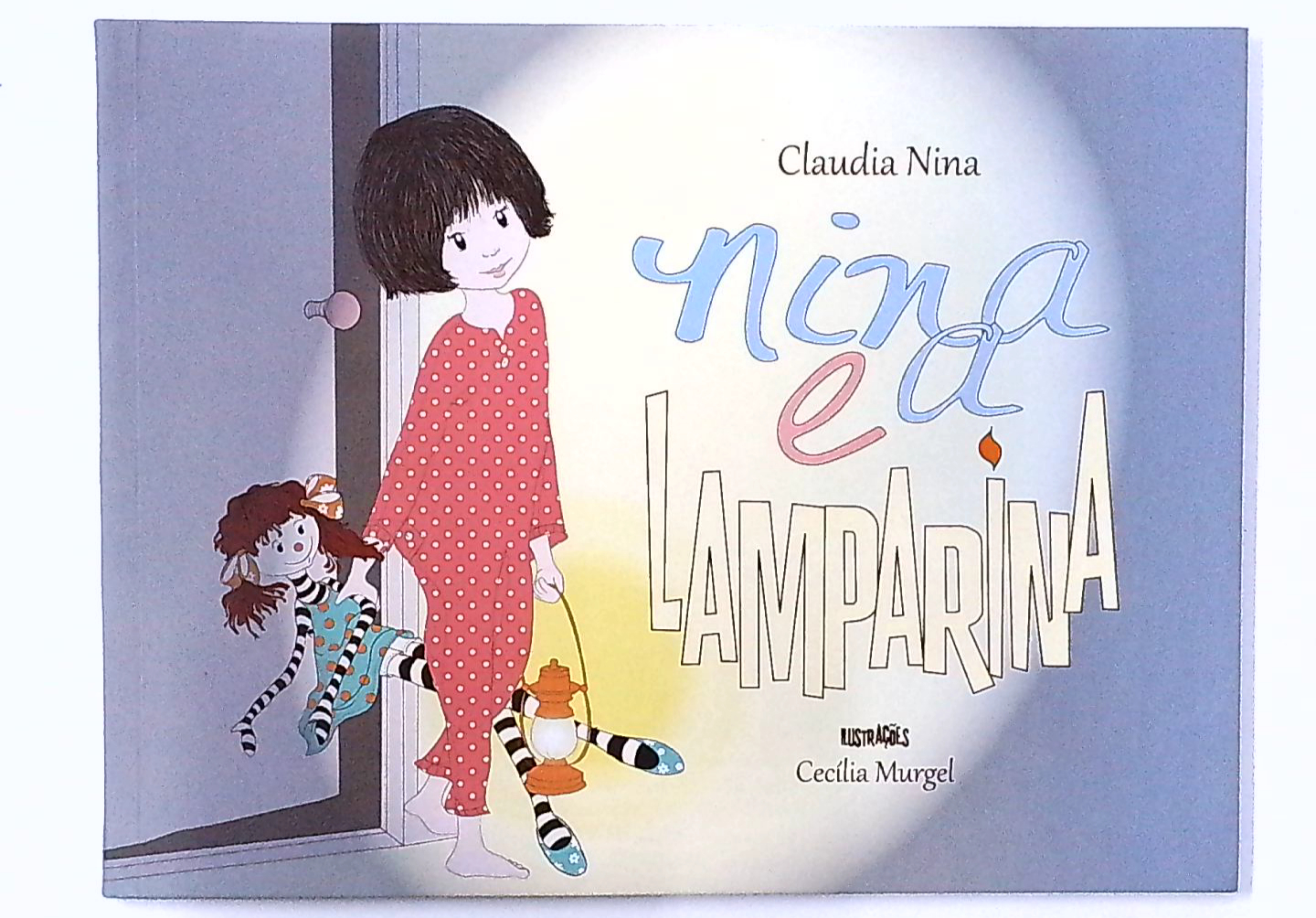 Capa do livro Nina e a Lamparina