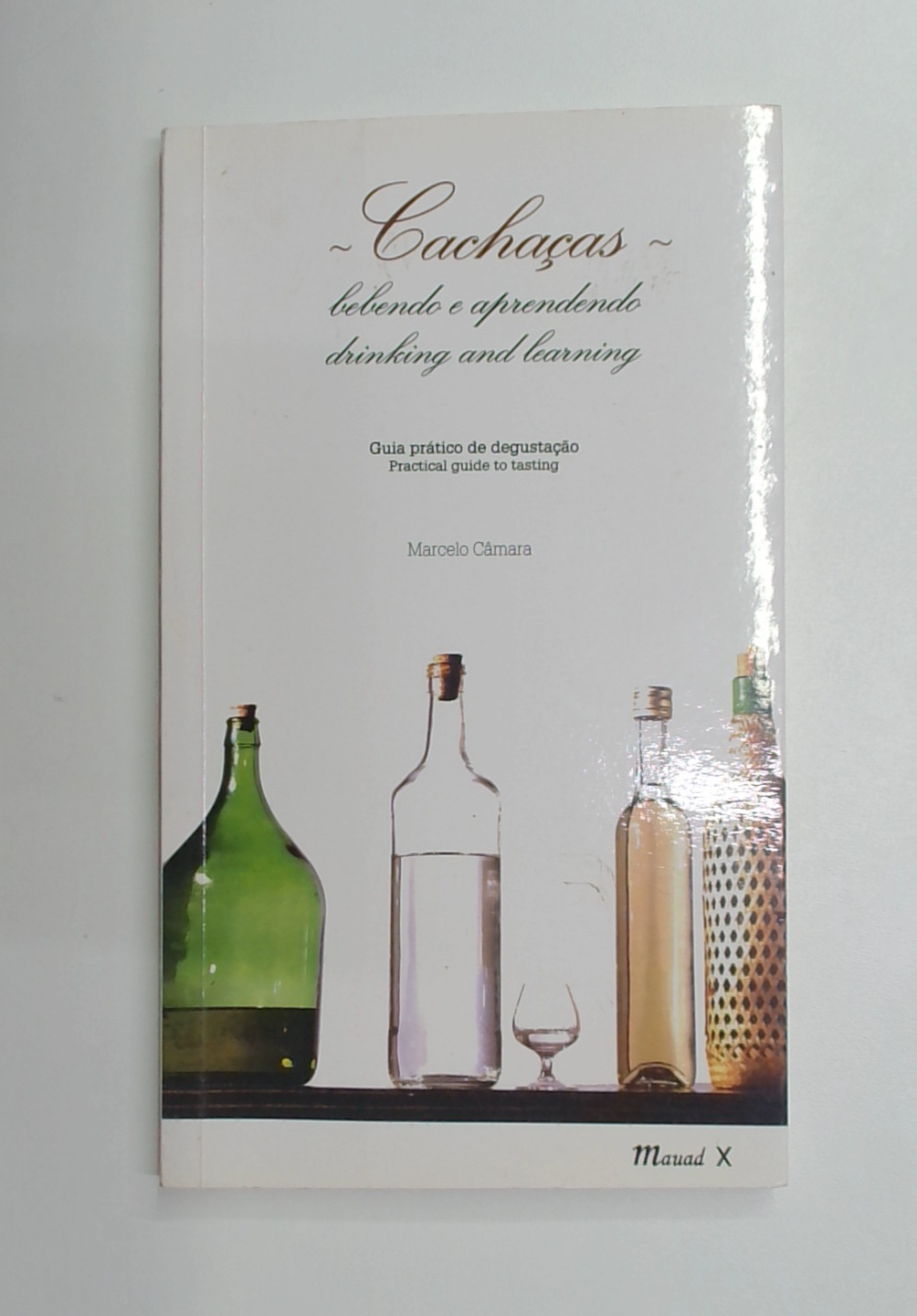 Capa do livro Cachaças: Bebendo e Aprendendo